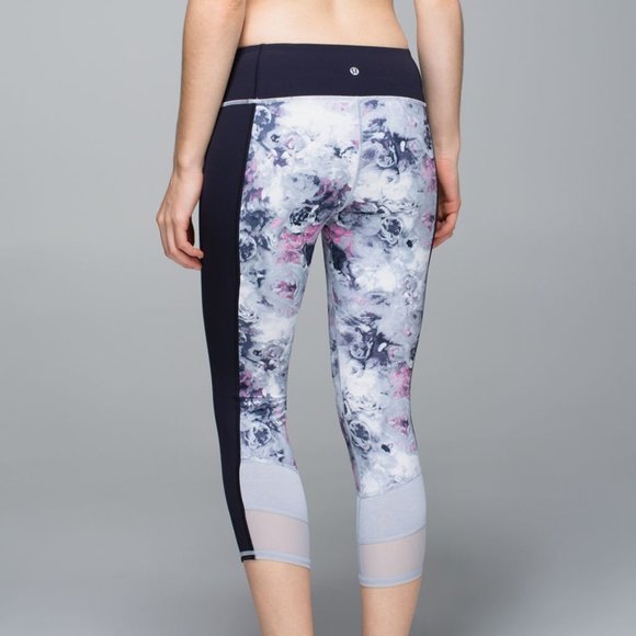 Lululemon If You're Lucky Crop *Full-On Luxtreme - Picture 2 of 7